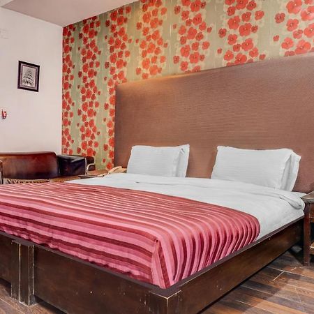 Hotel Chalet New Delhi Buitenkant foto