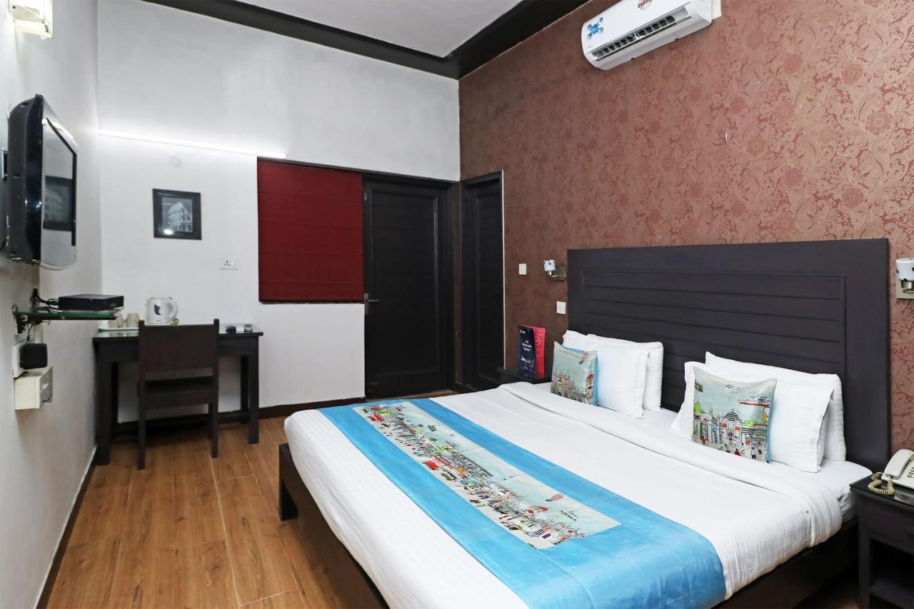 Hotel Chalet New Delhi Buitenkant foto
