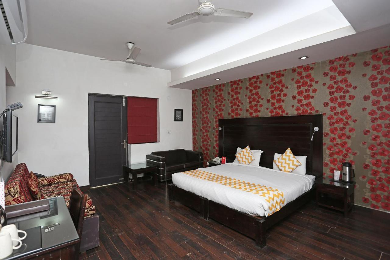 Hotel Chalet New Delhi Buitenkant foto