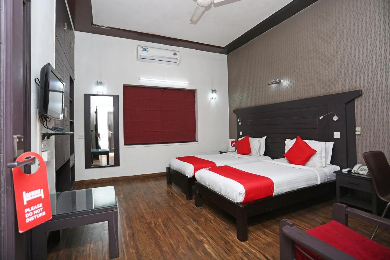 Hotel Chalet New Delhi Buitenkant foto