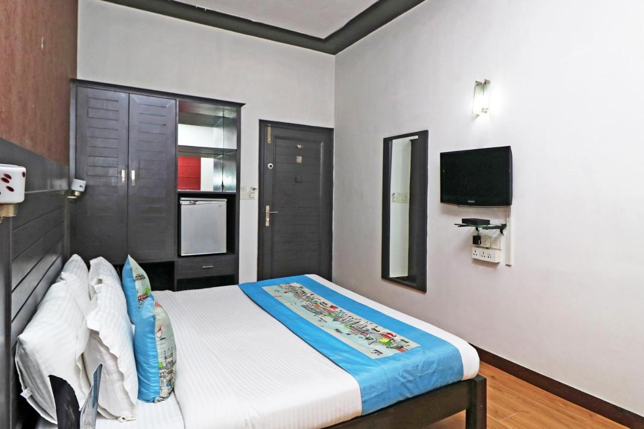 Hotel Chalet New Delhi Buitenkant foto