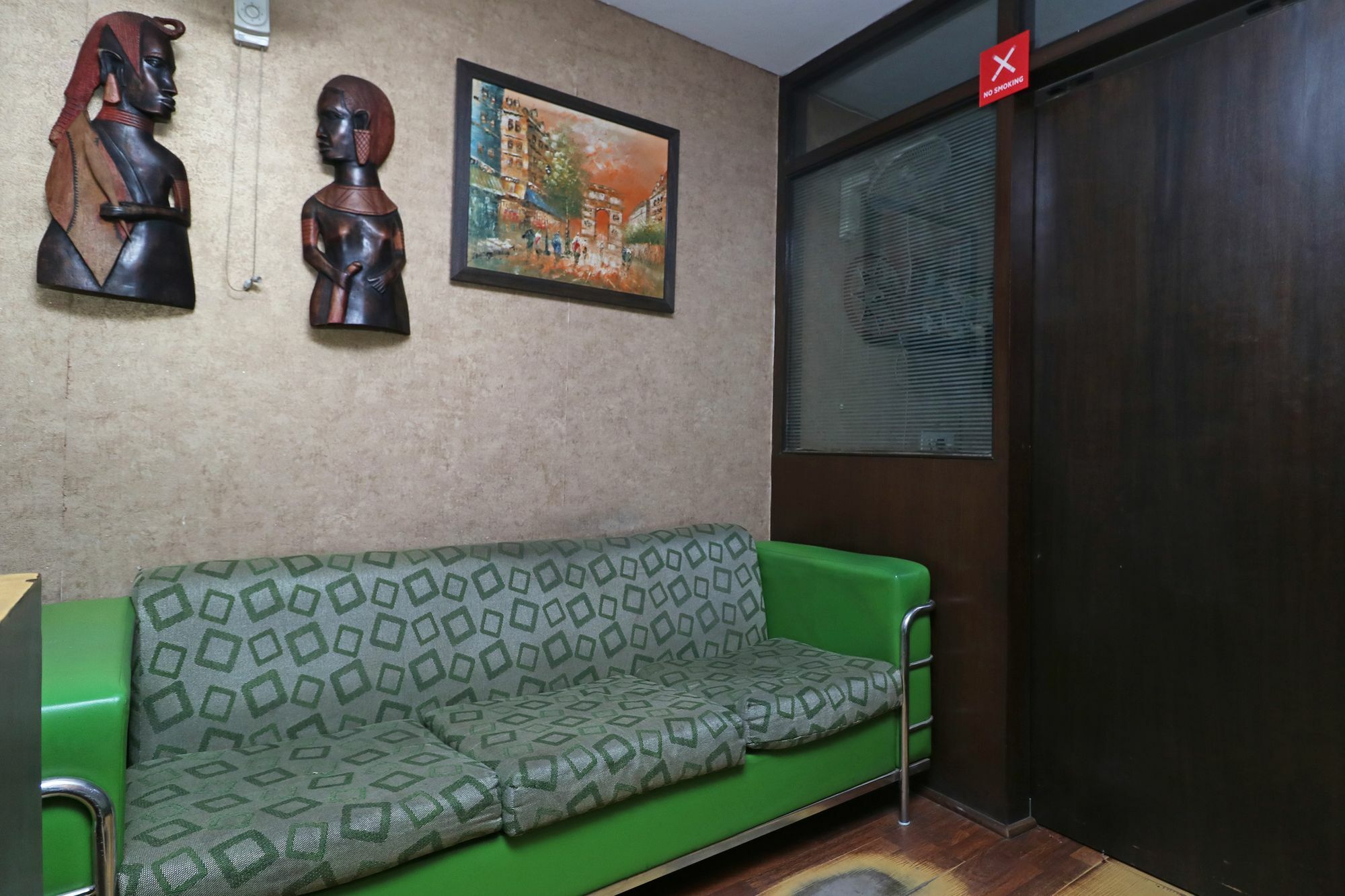 Hotel Chalet New Delhi Buitenkant foto