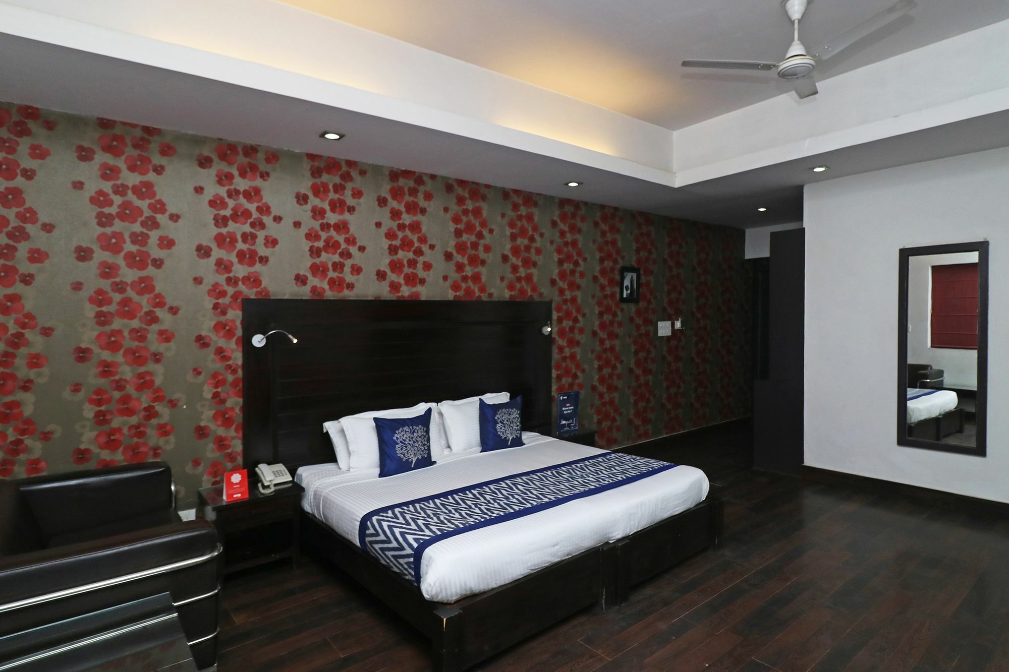 Hotel Chalet New Delhi Buitenkant foto