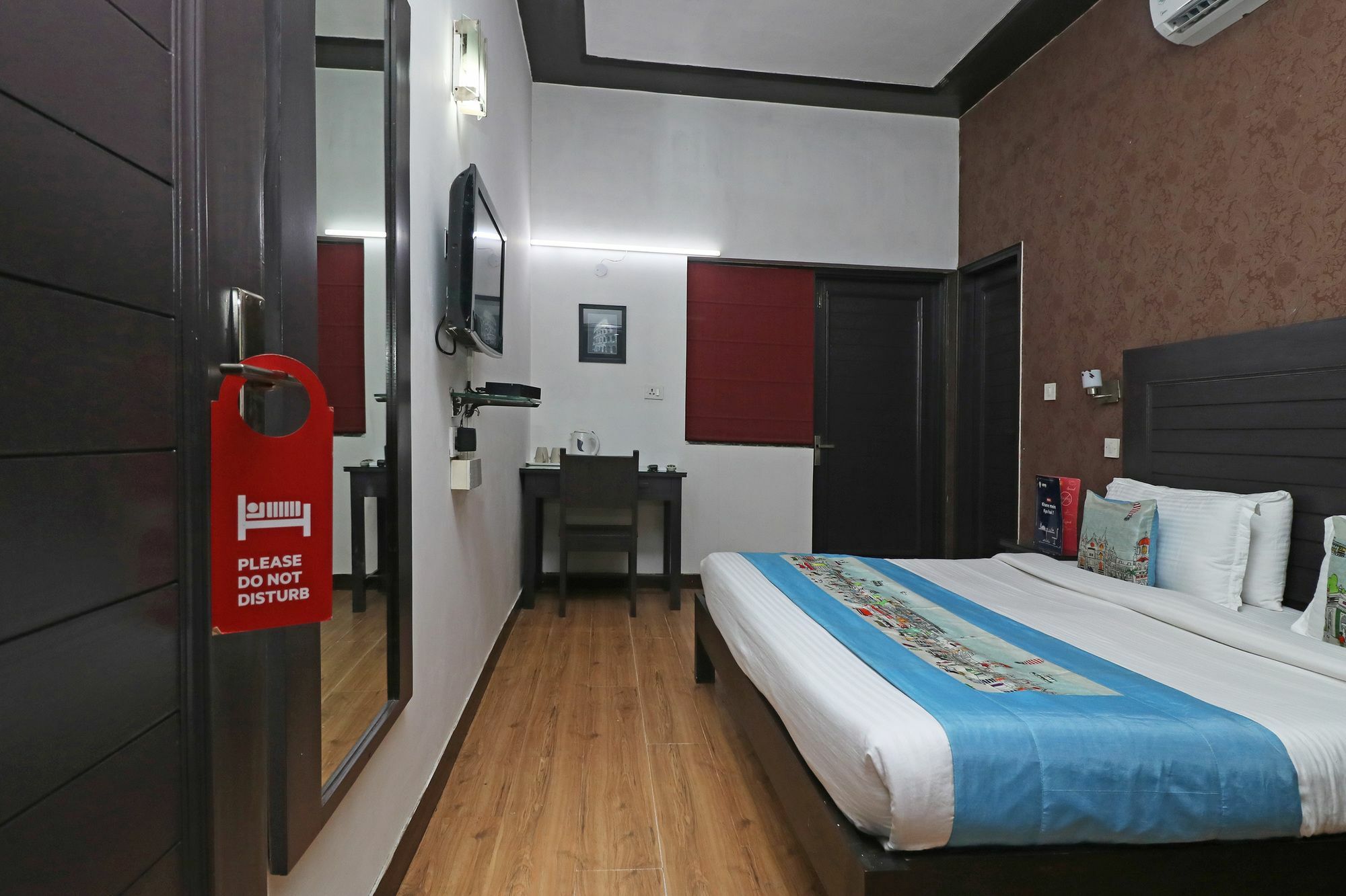Hotel Chalet New Delhi Buitenkant foto