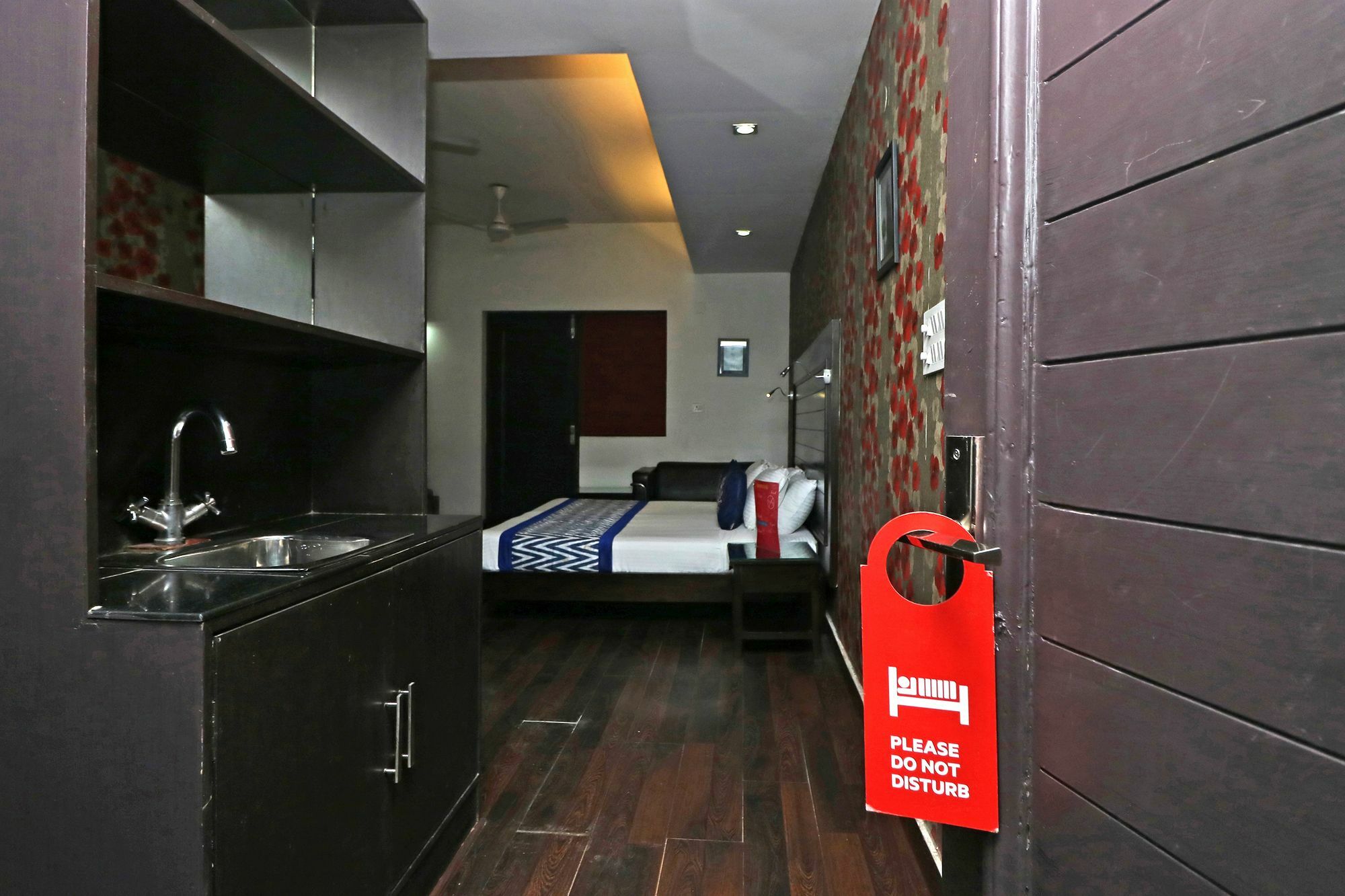 Hotel Chalet New Delhi Buitenkant foto