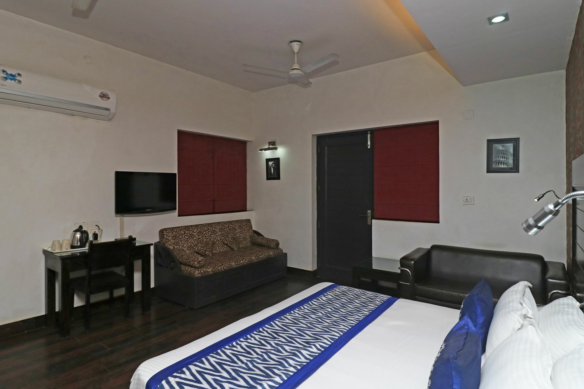 Hotel Chalet New Delhi Buitenkant foto