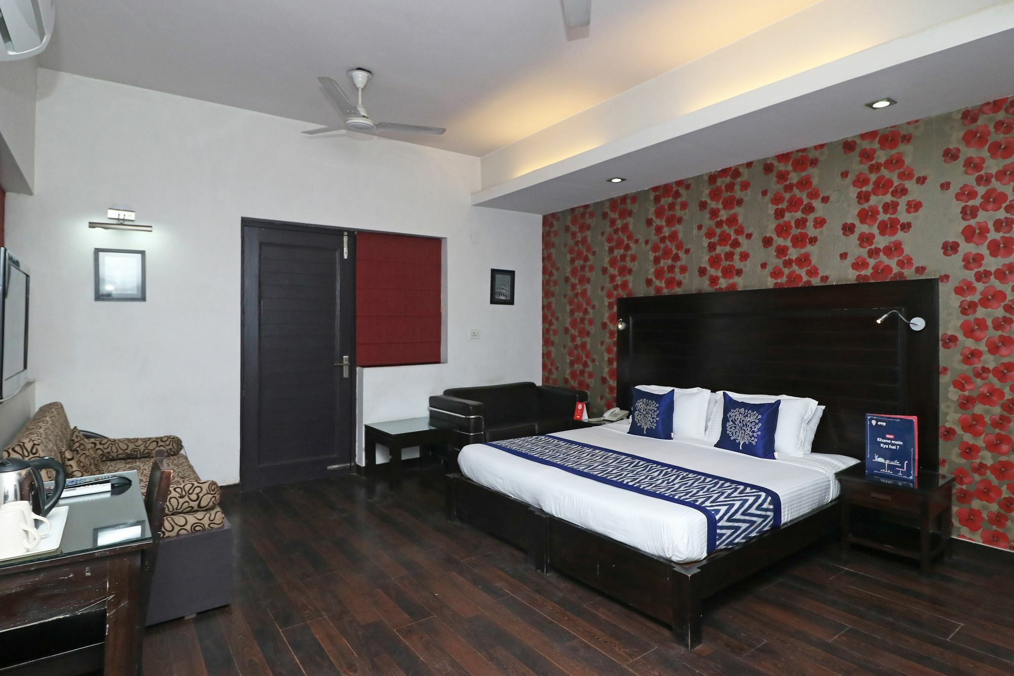 Hotel Chalet New Delhi Buitenkant foto