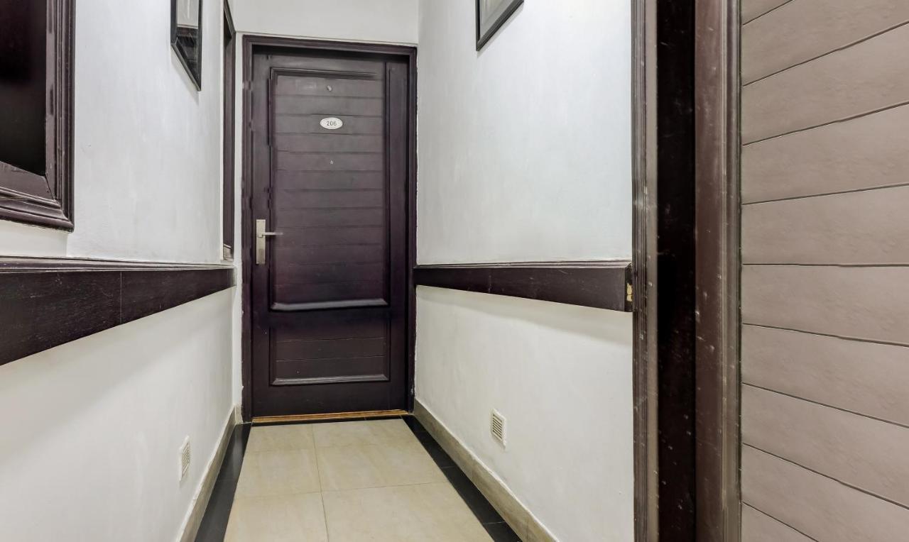 Hotel Chalet New Delhi Buitenkant foto