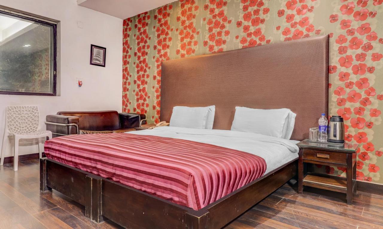 Hotel Chalet New Delhi Buitenkant foto