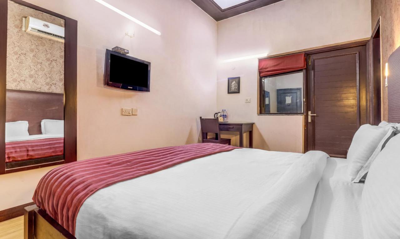 Hotel Chalet New Delhi Buitenkant foto
