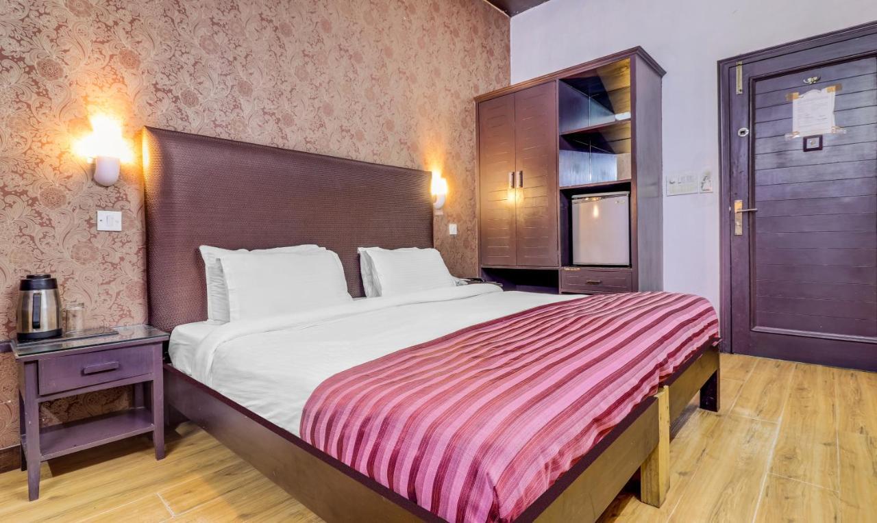 Hotel Chalet New Delhi Buitenkant foto